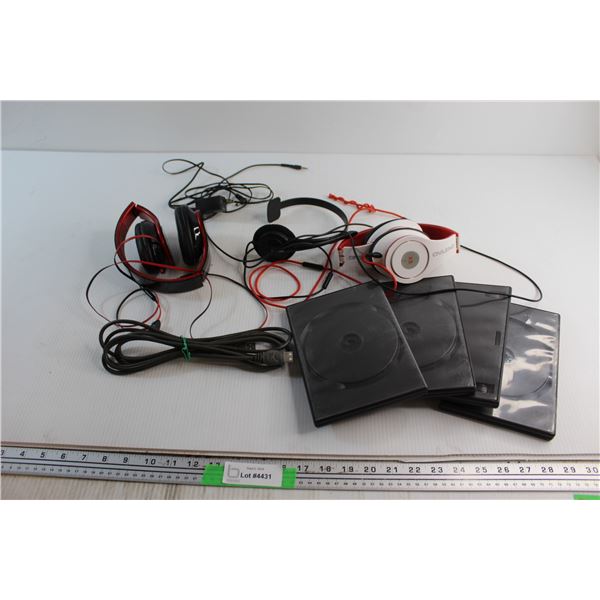 (4) DVD Cases, (3) Headphones, USB Extension Cable and Charger