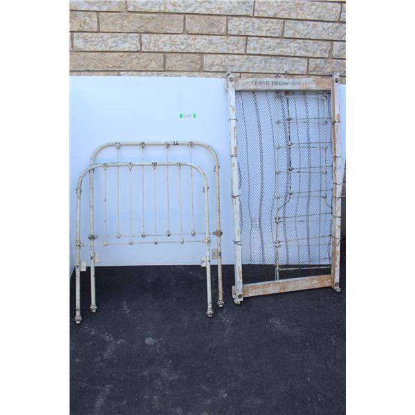 ** Antique Wrought Iron Metal Crib