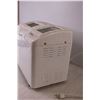 Image 5 : Black and Decker Bread Maker - Powers on