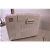 Image 6 : Black and Decker Bread Maker - Powers on