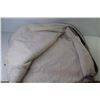 Image 4 : (2) Throw Blankets (60" x 48" - 38" x 36") - Carry Bag