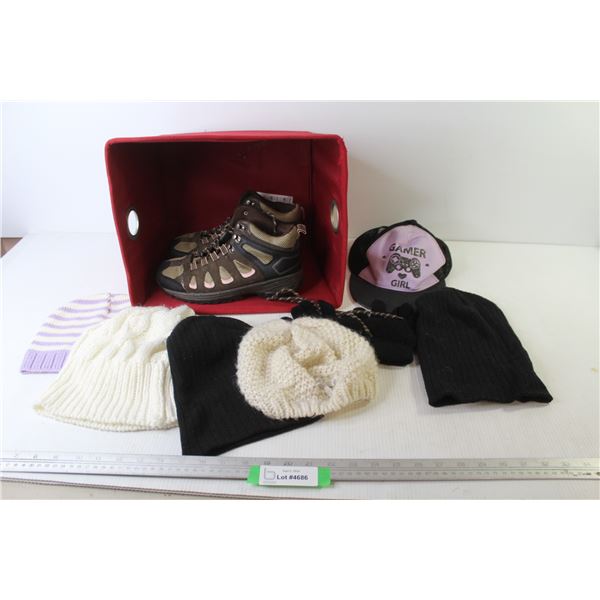 Ladies Runners (size 7) - Toques - Mits - Gamer Girl Hat
