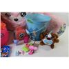 Image 2 : Metal Pail - Fuzzy Chair Cushion - Lunch Bag - Assortment of Small Toys