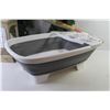 Image 2 : Collapsible Camp Sink - Ornamental Bird Cage - Wreath 7 Wrapping Paper