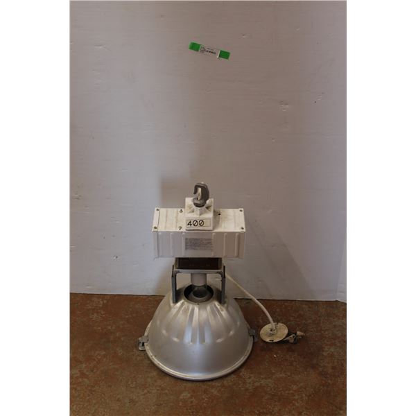 *Industrial Shop Light - Untested