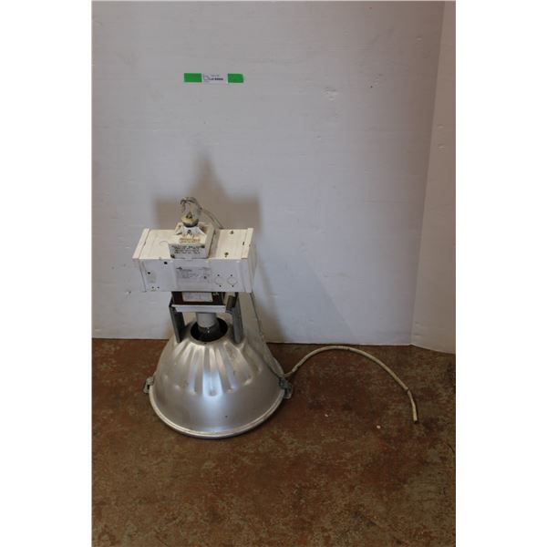 *Industrial Shop Light - Untested