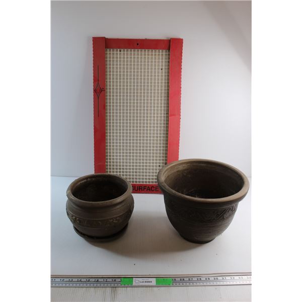 (2) Planters 12'' and Mini Surface Plastic Screen