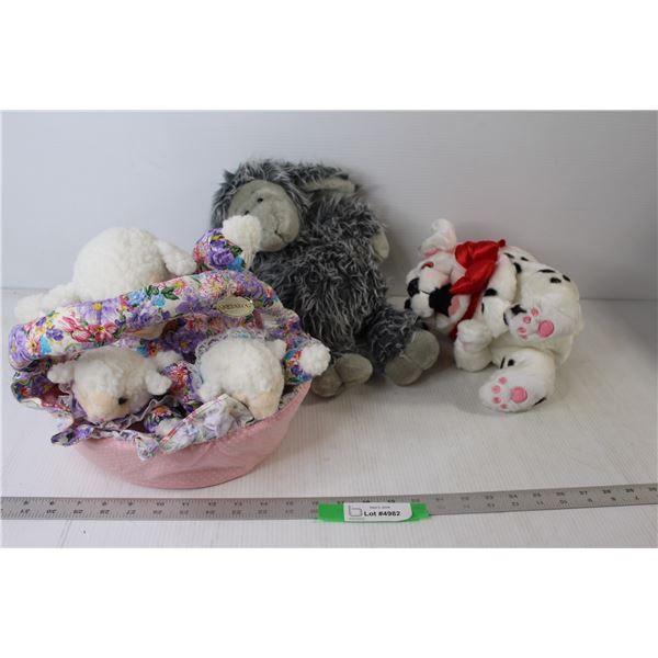 Dog Plushie Stuffy, Sheep/Alpaca, Basket Of Sheep Plushie