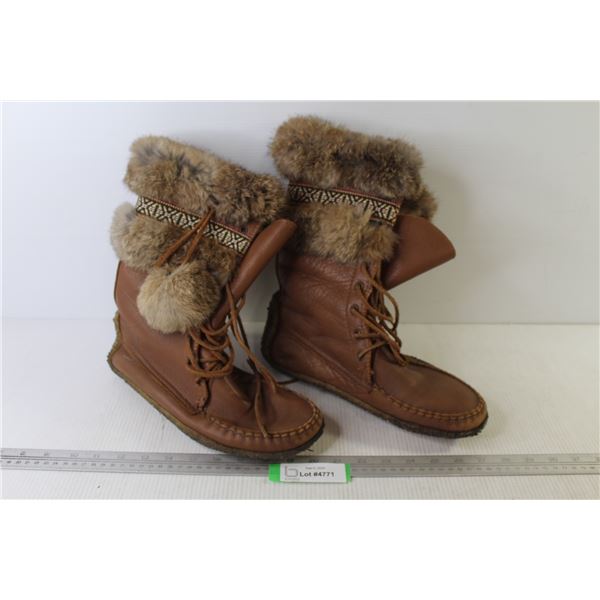 Gum Sole Leather Boots w/Fur Top Edge - Lined - Gum sole (missing poms - fits like 9.5 Men's)