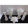 Image 5 : (5) Milk Glass Hobnail Vases