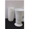 Image 4 : (5) Milk Glass Vases