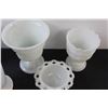 Image 5 : (5) Milk Glass Vases