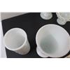 Image 6 : (5) Milk Glass Vases