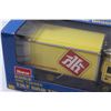 Image 2 : GMC 2003 Tilt Cab Delivery Truck 1:25 Scale Model - NIB