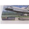 Image 3 : Revell Space Shuttle Model - NIB