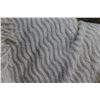 Image 3 : Chenille Bed Spread - Double Size