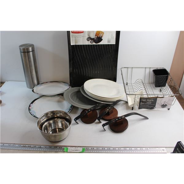 Rubbermaid Dish Rack with Drainboard, Assorted Plates, (2) Bowls and Misc.