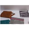 Image 3 : (8) Bags/Wallets
