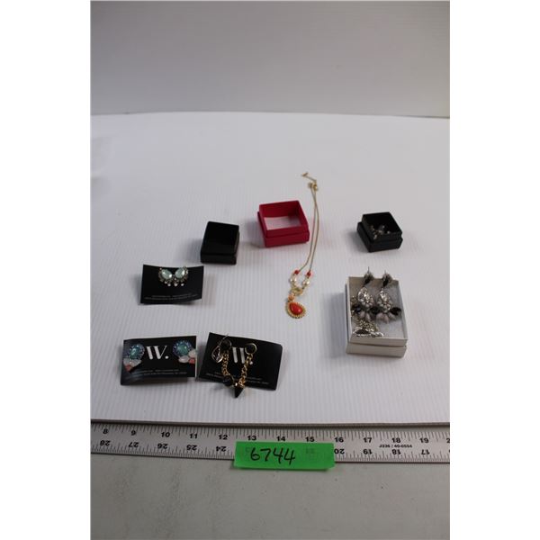 (6) Pairs Costume Earrings