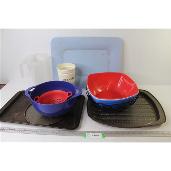 Plastic Juicer - Roasting Pans - Plastic Bowls - Plastic Strainers - Blue Tray - Utensil Holder