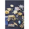 Image 4 : (20+) Brooches & (8+) Vintage Clip-On Earrings