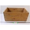 Image 1 : Ms. Cormack Pears Wooden Crate - 19" x 9" x 12"
