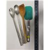 Image 1 : Lot of Kitchen Utensils