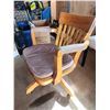 Image 3 : Wooden office chair - 23"x30"H