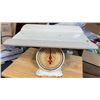 Image 7 : Vintage perfecto 30lb capacity baby scale & weight