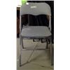Image 3 : 6 FOLDED CHAIRs