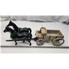 Image 4 : 2 Horse figurines & wooden wagon