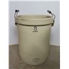 Image 1 : 8 Gallon Medalta Crock