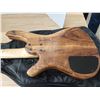 Image 5 : Very nice - Solid wood electric bass guitar, 5 string - no markings - w/ carrying case