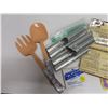 Image 2 : Lot of Misc. Kitchen Items