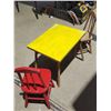 Image 4 : Cute kid's table (20x16x18") and chairs - 22"H
