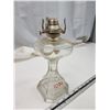 Image 2 : Clear glass oil lamp - no chimney