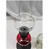 Image 3 : 2 Small oil lamps, w/ chimneys - 1 painted red
