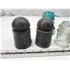 Image 3 : 5 assorted insulators - 3 are glass