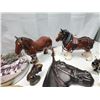 Image 5 : Collection of horse items - ornaments, wall plaque, tin, etc.