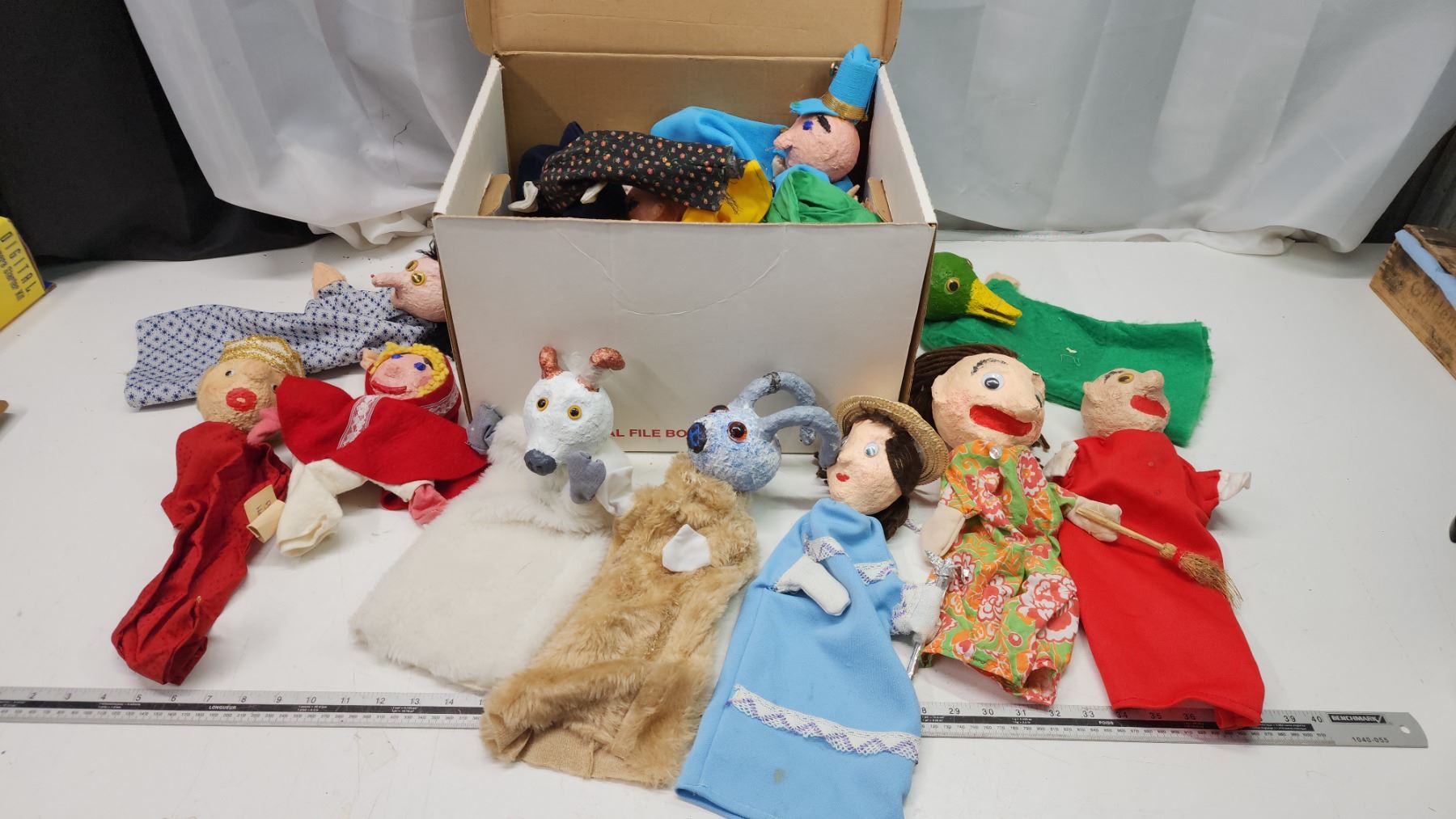 Box of homemade puppets - Schmalz Auctions