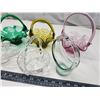 Image 2 : 6 Assorted small blown glass baskets - 2 are crystal