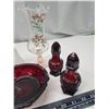 Image 2 : Red glasswares & décor wine glass and unicorn bell