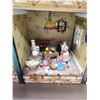 Image 4 : Large Christmas themed doll house, w/ figurines