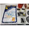 Image 2 : Collection of assorted vintage items