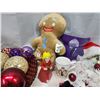 Image 3 : Assorted Christmas décor