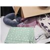 Image 2 : Bundle of household items - Duvet cover, mattress cover, pillows, etc.