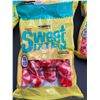 Image 2 : Mondoux Sweet Sixteen Classic Candies-Strawberry Twist (10 x 135g)
