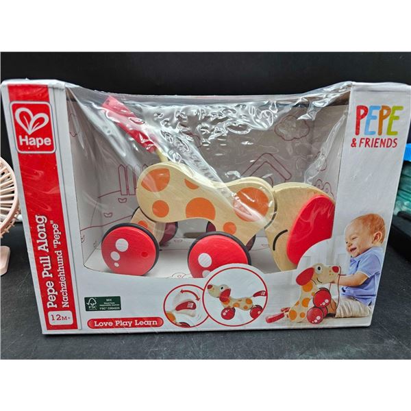 Hape Pepe & Friends Pepe Pull Along