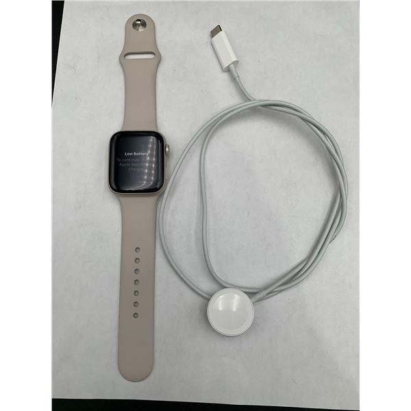 Apple Watch 44mm Aluminum Case SE with charger - cleared and working ready to use