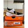 Image 3 : Nike Team Hustle D 10 Black Metallic Gold/White Size 12c Youth